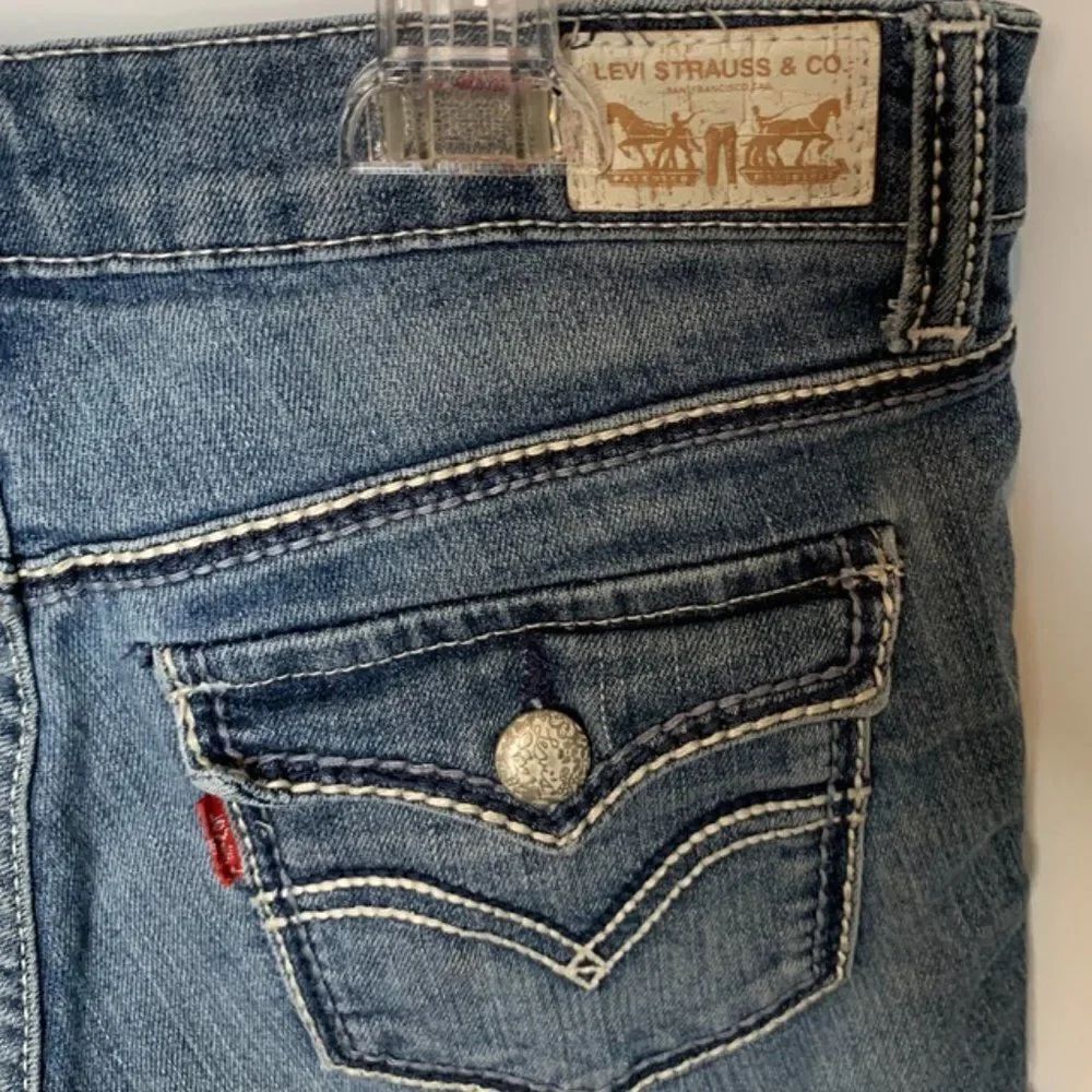 Levi's Midi Jean Short - Picture 5 of 5